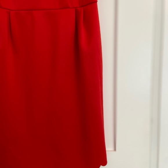 Scalloped Carolina Bell (Montreal) Dress - Picture 5 of 6